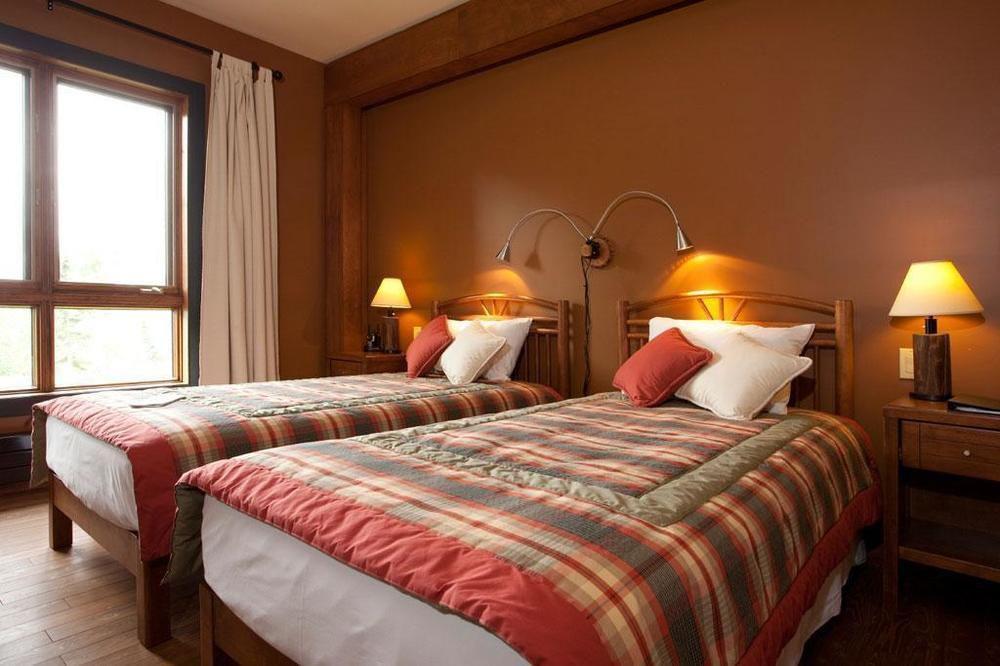 Auberge De Montagne Des Chic-Chocs แคป-ชาต์ ภายนอก รูปภาพ