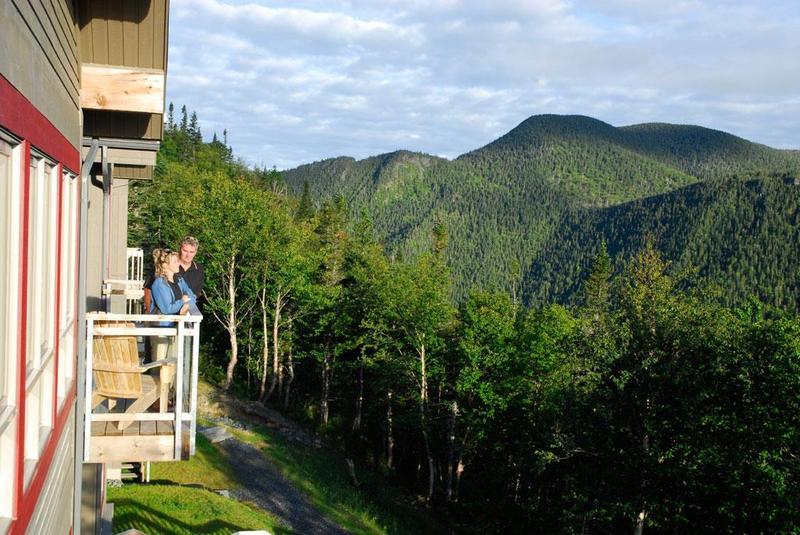 Auberge De Montagne Des Chic-Chocs แคป-ชาต์ ภายนอก รูปภาพ